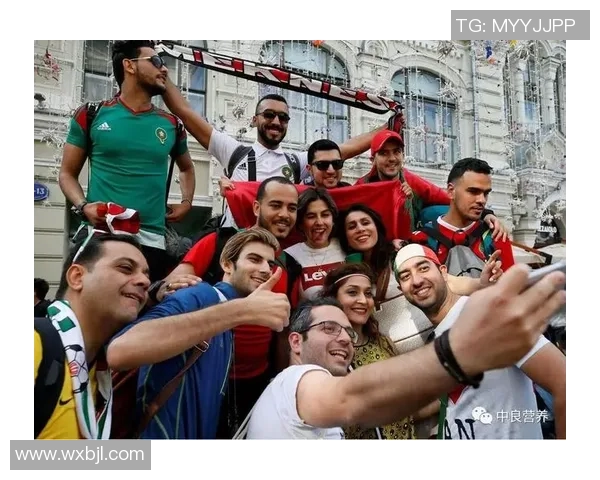 与世界足球巨星同框合影展现球员独特风采魅力十足
